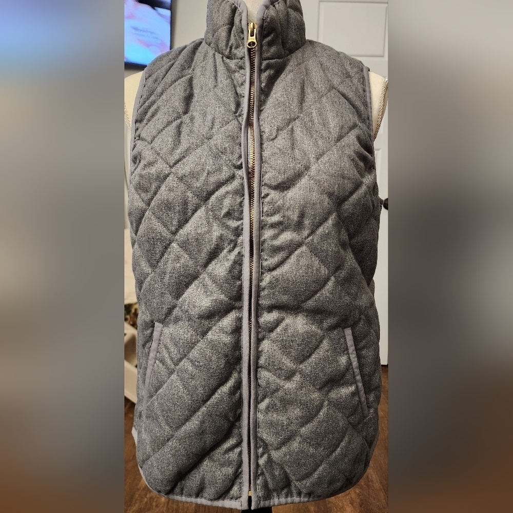 Preowned Old Navy, size medium Quilted Vest